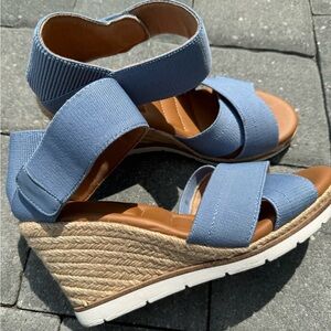 Italian shoemaker wedged sandal,elastic,size 7,used couple of times